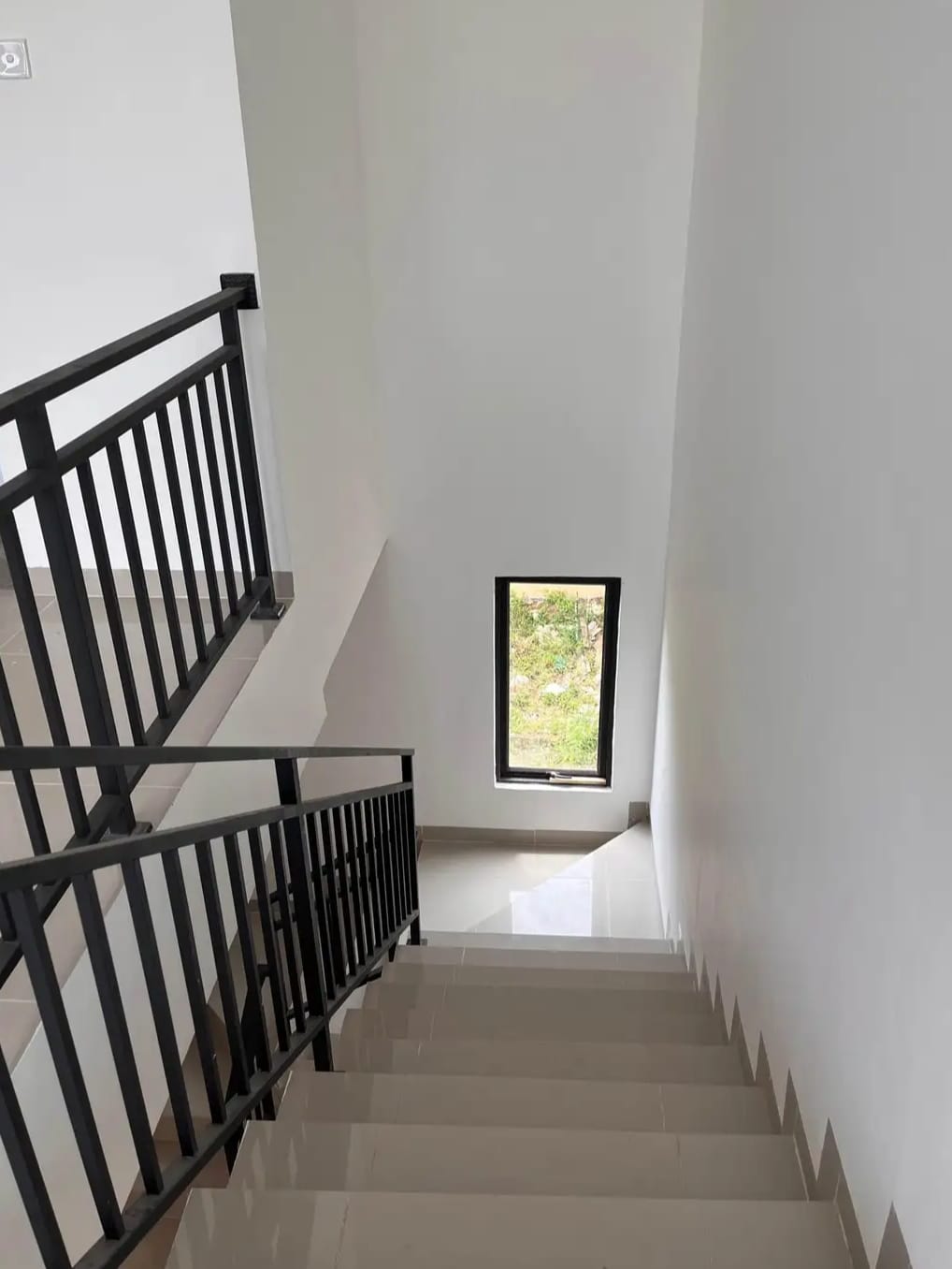 DIJUAL TAKEOVER RUMAH 2 LANTAI Perumahan Tiban Mas Indah – Tiban